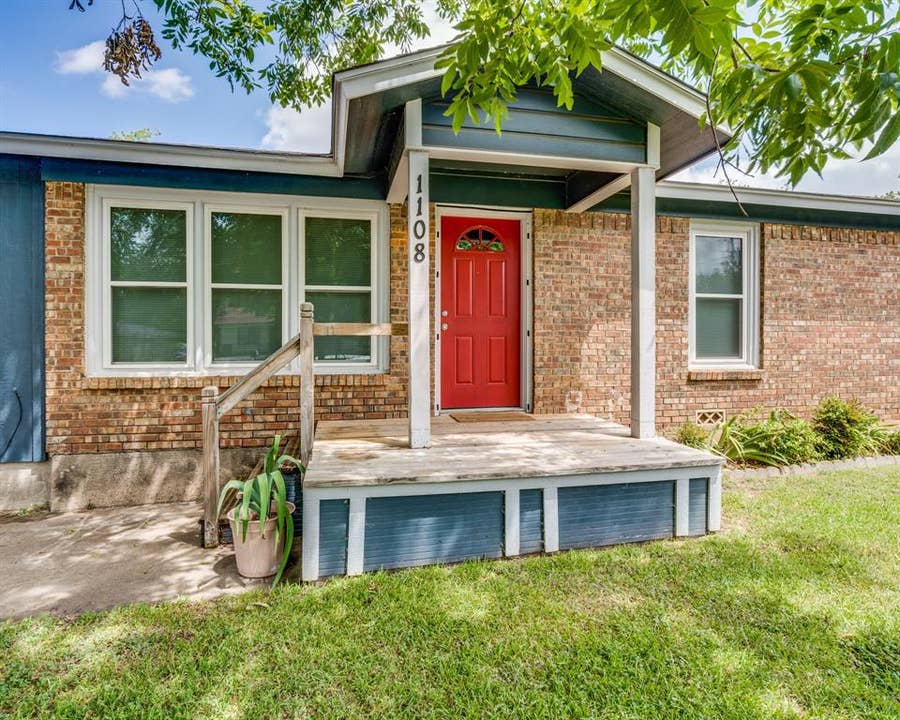 Property photo for 1108 Chester Street, Cleburne, TX