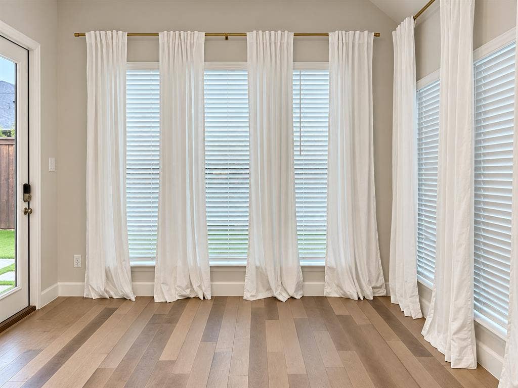 2234 Somercrest Place, Midlothian, TX 76065 Wood-finish flooring with a light tone, multiple windows featuring privacy blinds,