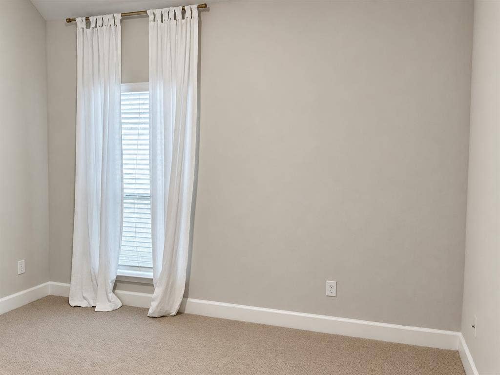 2234 Somercrest Place, Midlothian, TX 76065 Neutral-toned wall paint