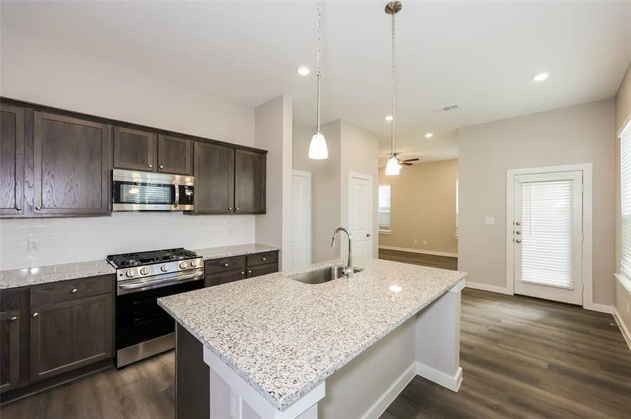 Property photo for 704 Painted Loon Drive, Arlington, TX