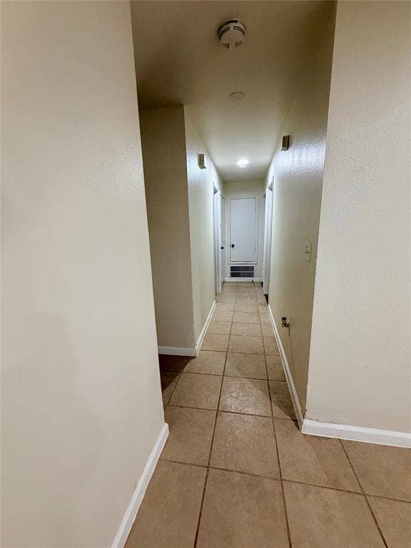 Tiled flooring in a neutral tone