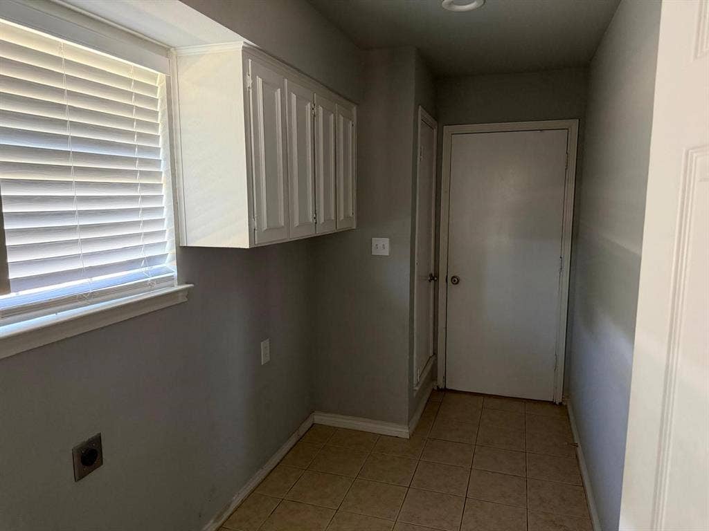 2928 Almeta Lane, McKinney, TX 75069 Window with horizontal blinds, overhead cabinetry, recessed lighting, and tile flooring