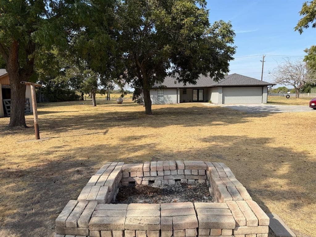 2928 Almeta Lane, McKinney, TX 75069 Brick fire pit with a gravel base