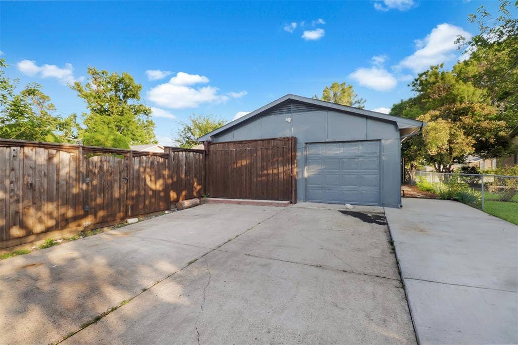 1705 Japonica Lane, Plano, TX 75074 1705 Japonica Lane, Plano, TX 75074
