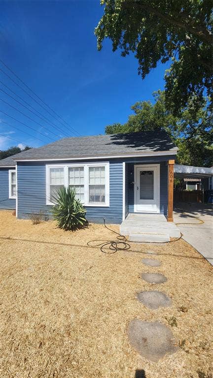 Property photo for 608 W Baldridge Street, Ennis, TX