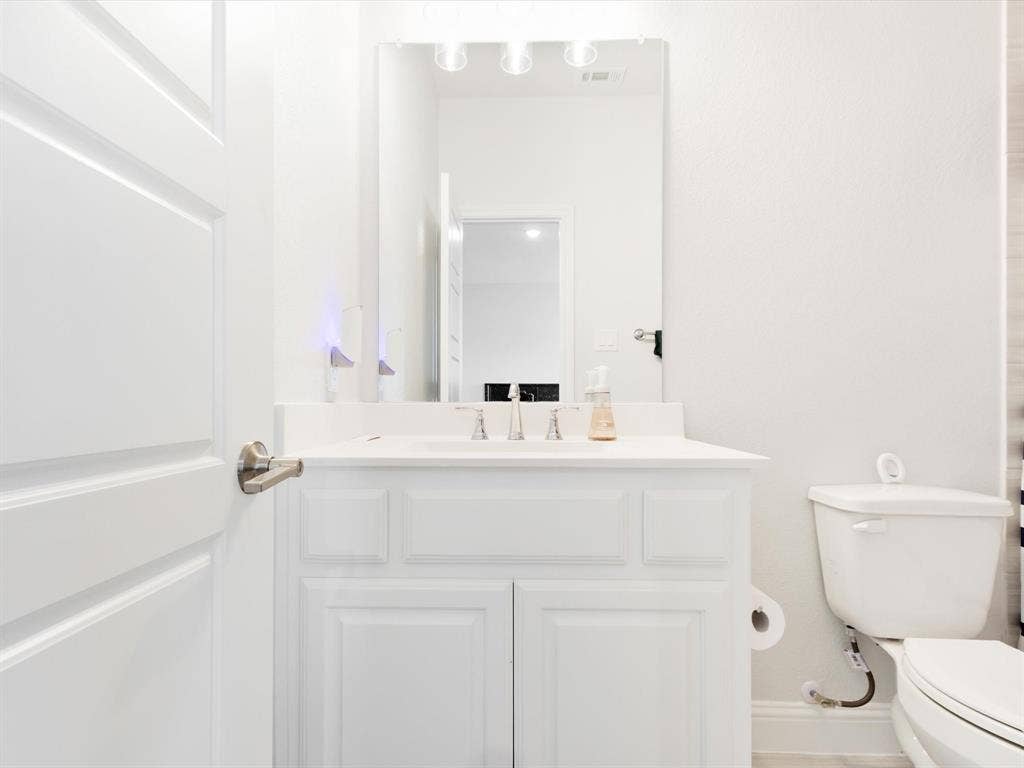 8933 Athens Drive, Denton, TX 76226 Ensuite Bath: 2nd Floor