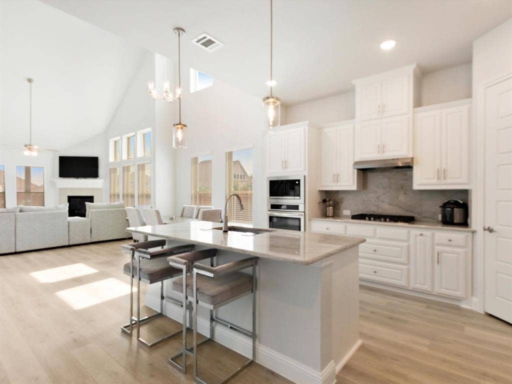 8933 Athens Drive, Denton, TX 76226 8933 Athens Drive, Denton, TX 76226
