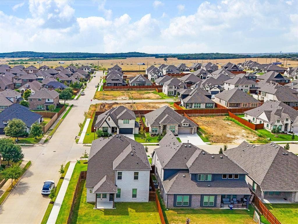 8933 Athens Drive, Denton, TX 76226 8933 Athens Drive, Denton, TX 76226