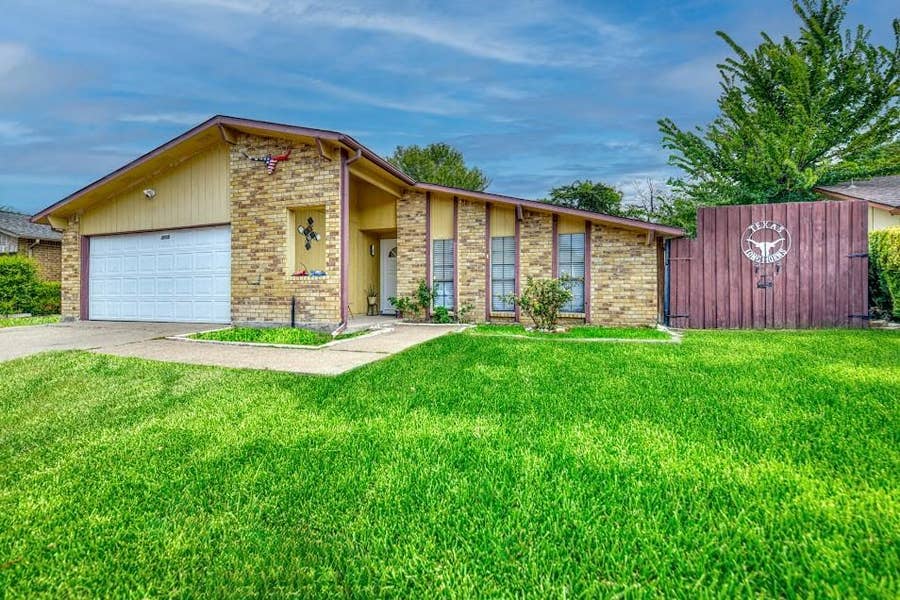 Property photo for 3205 Weather Vane Lane, Dallas, TX