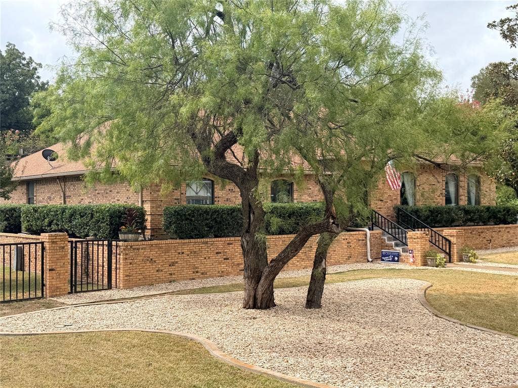 6801 Bellaire Court S, Benbrook, TX 76132 View from street corner
