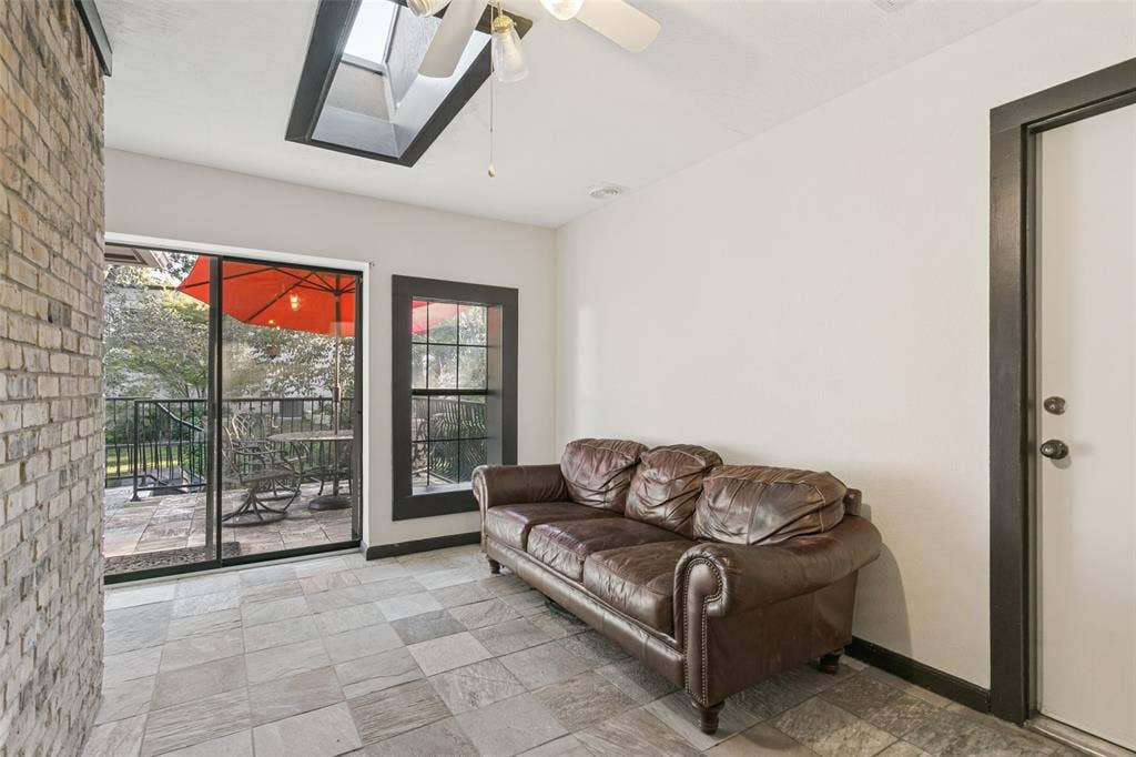 6801 Bellaire Court S, Benbrook, TX 76132 Solarium connects living room, garage and patio