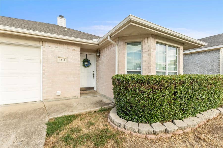 Property photo for 1211 Varacruz Drive, Arlington, TX