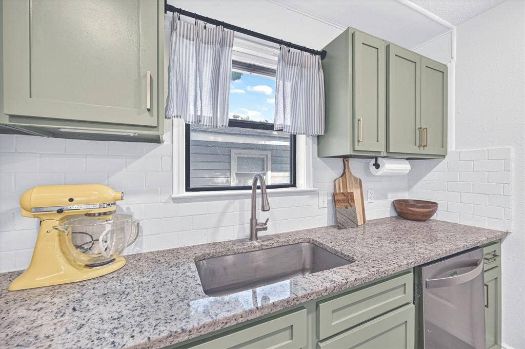 3228 Olive Place, Fort Worth, TX 76116 3228 Olive Place, Fort Worth, TX 76116