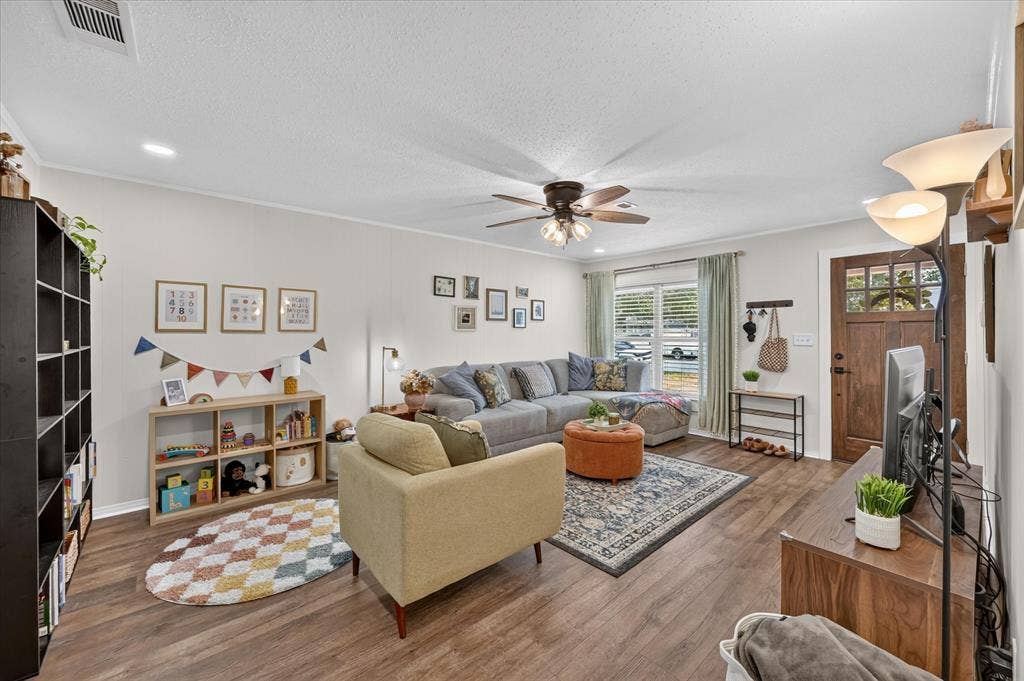 3228 Olive Place, Fort Worth, TX 76116 3228 Olive Place, Fort Worth, TX 76116