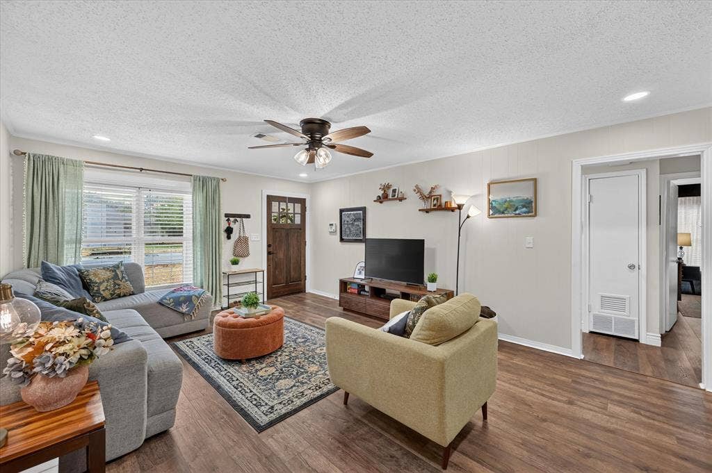 3228 Olive Place, Fort Worth, TX 76116 3228 Olive Place, Fort Worth, TX 76116