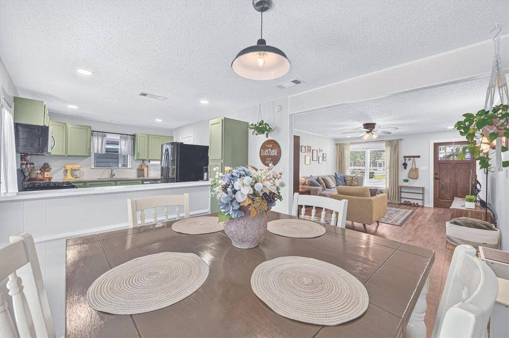 3228 Olive Place, Fort Worth, TX 76116 3228 Olive Place, Fort Worth, TX 76116