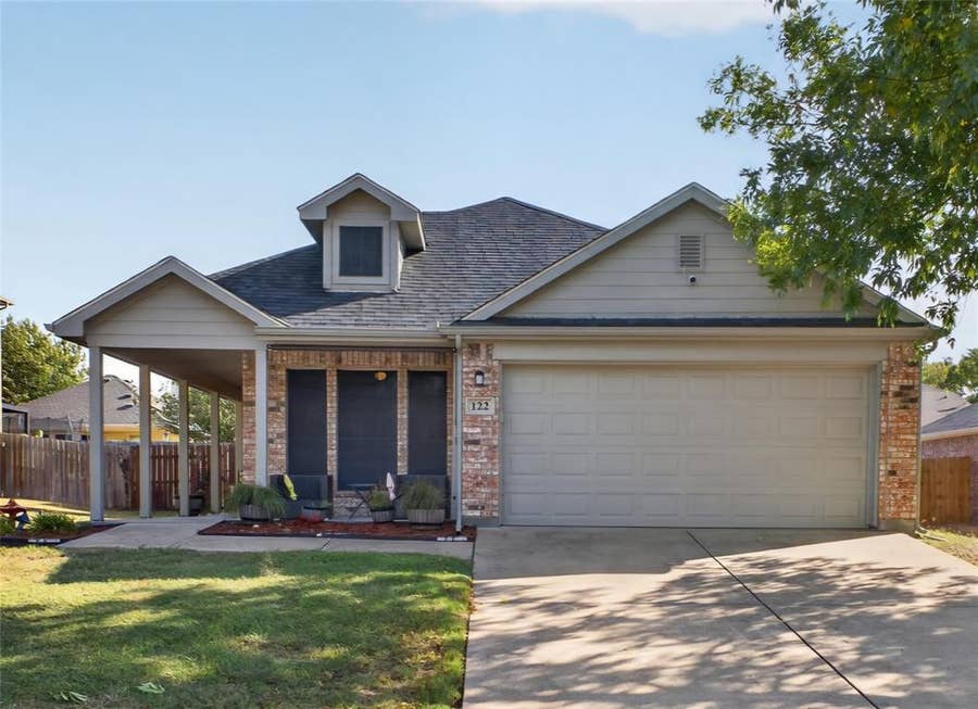 Property photo for 122 Coyote Run, Waxahachie, TX