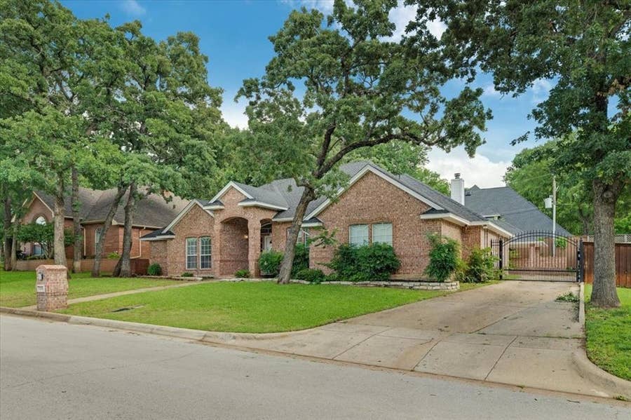 Property photo for 3402 Blue Forest Drive, Arlington, TX