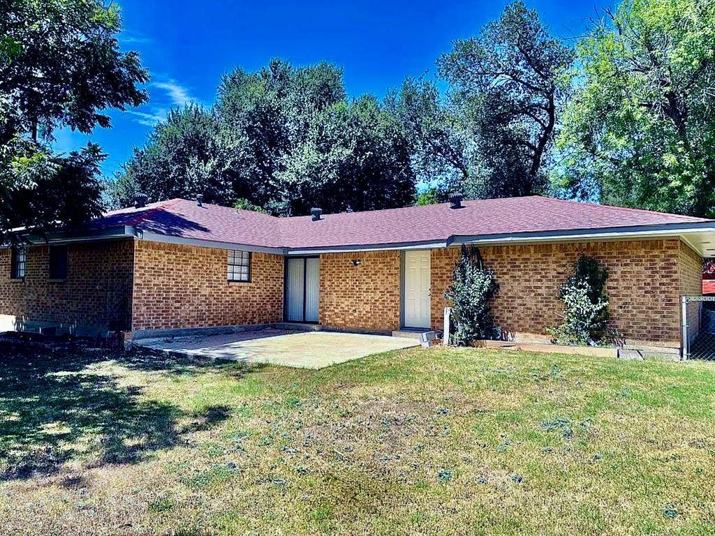 2115 N 9th Street, Temple, TX 76501 Brick exterior residence with a red-toned shingle roof