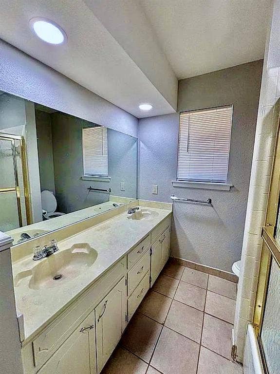2115 N 9th Street, Temple, TX 76501 Dual vanity with integrated sinks, ample countertop space, and under-cabinet storage