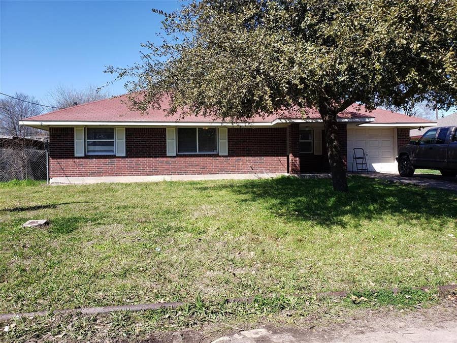 Property photo for 102 Avenue G, Lacy Lakeview, TX