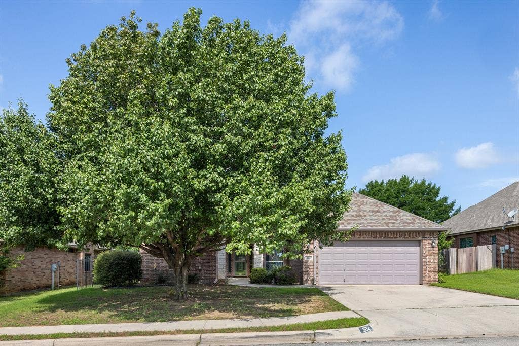 304 Jade Lane, Weatherford, TX 76086 304 Jade Lane, Weatherford, TX 76086