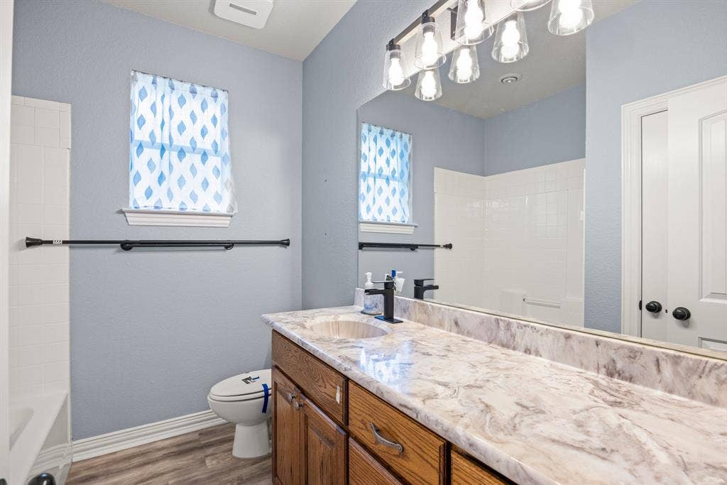 304 Jade Lane, Weatherford, TX 76086 2nd bathroom