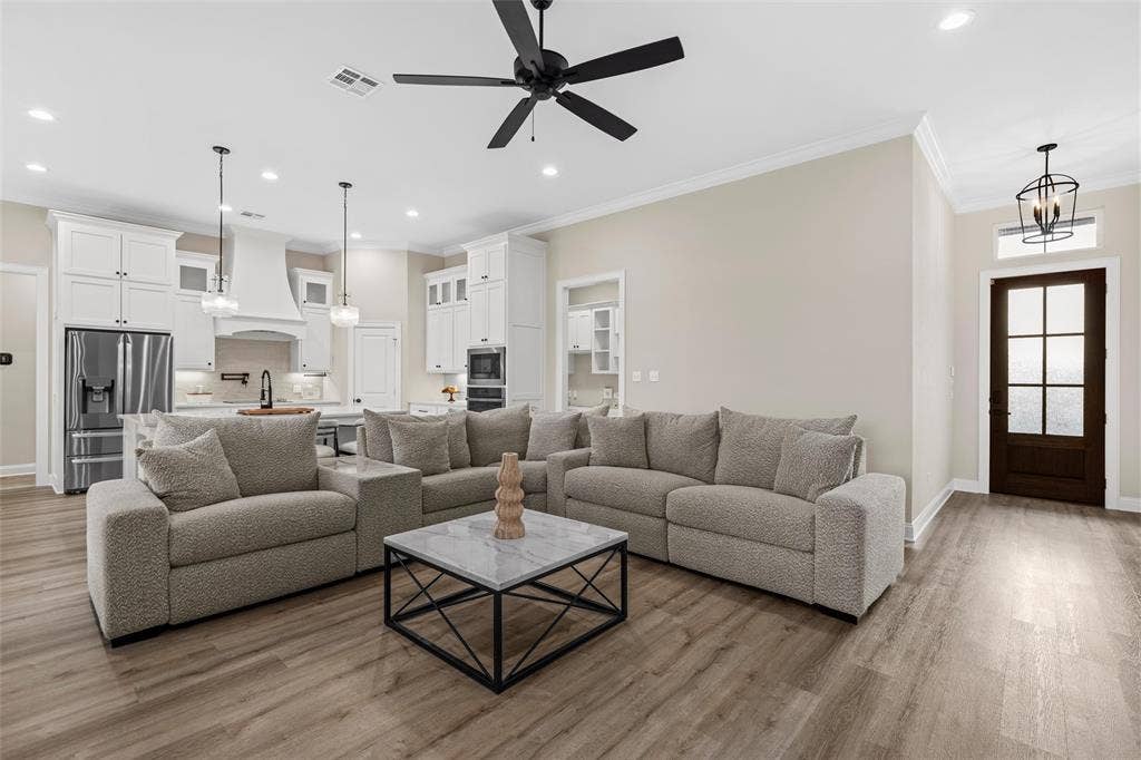 10201 Castleberry Lane, Waco, TX 76712 Open-concept living space with wood-finish flooring, a contemporary ceiling fan, and recessed lighting