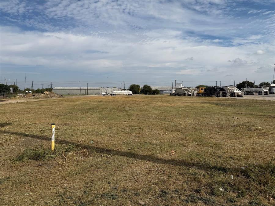 Property photo for 111 W Elm Street, Hillsboro, TX