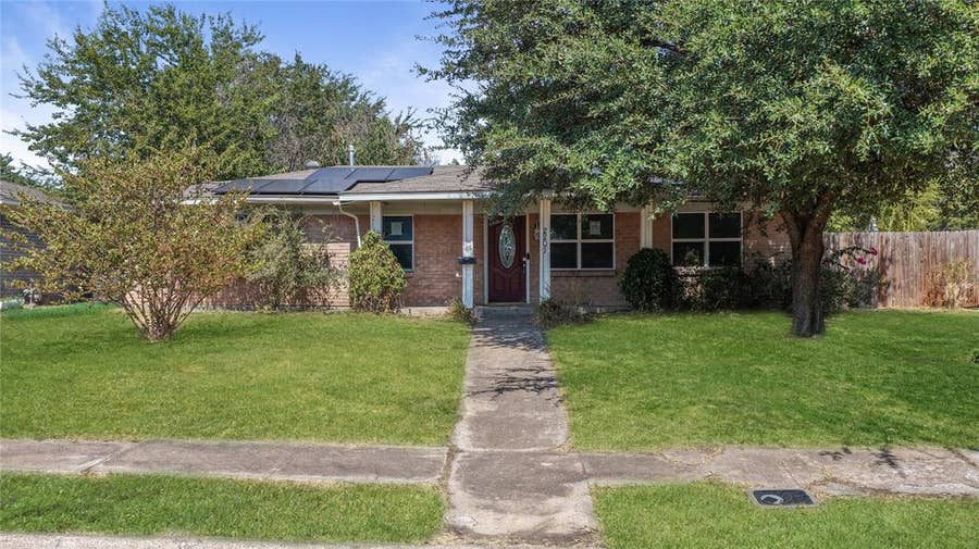 Property photo for 2201 Linwood Lane, Irving, TX