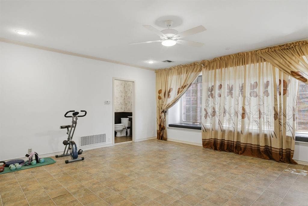 2725 Pecan Drive, Tyler, TX 75701 2725 Pecan Drive, Tyler, TX 75701