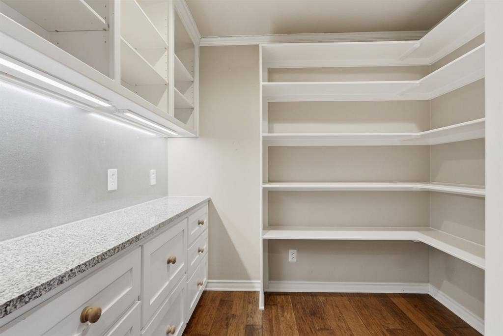 2725 Pecan Drive, Tyler, TX 75701 2725 Pecan Drive, Tyler, TX 75701