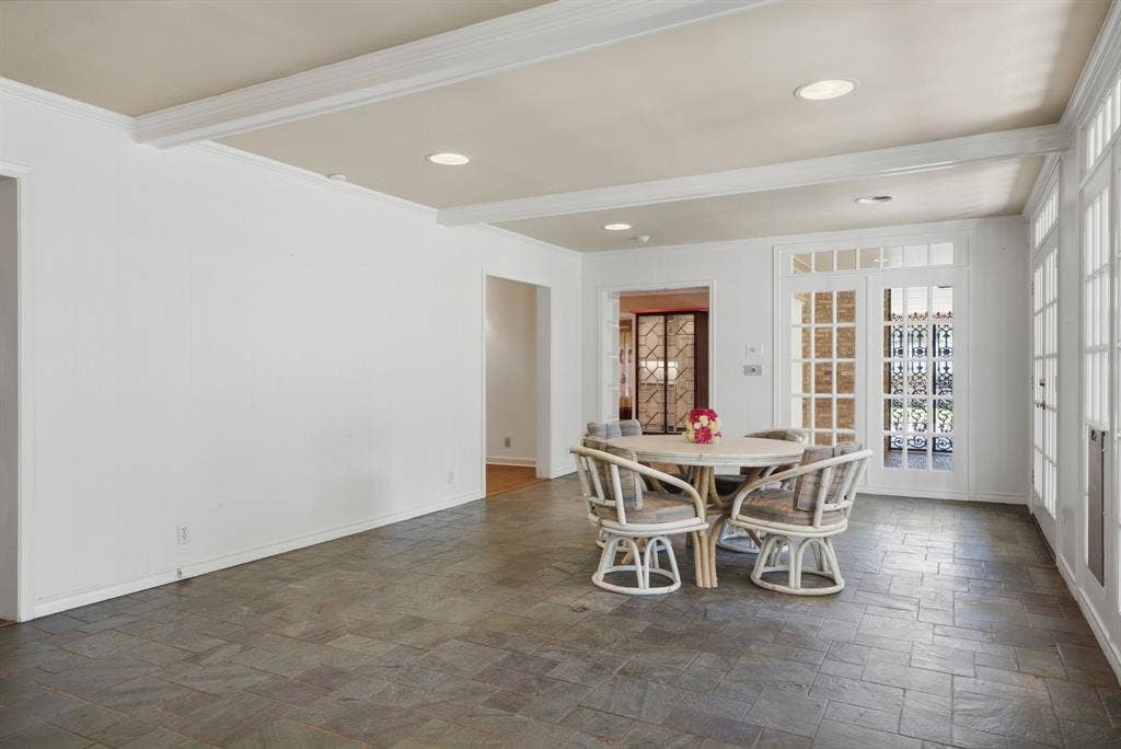 2725 Pecan Drive, Tyler, TX 75701 2725 Pecan Drive, Tyler, TX 75701