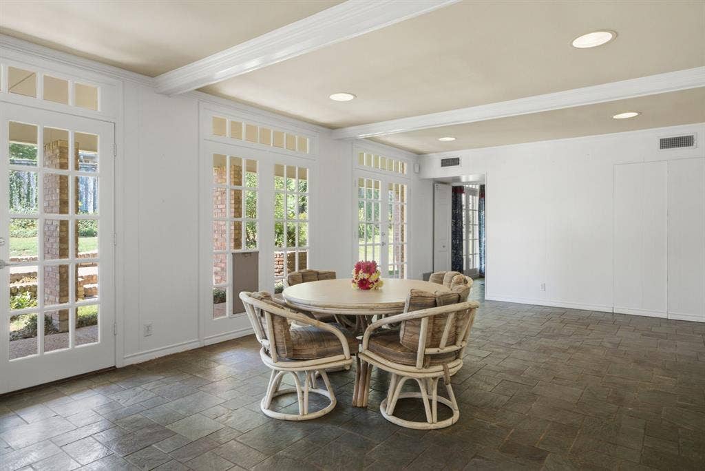 2725 Pecan Drive, Tyler, TX 75701 2725 Pecan Drive, Tyler, TX 75701