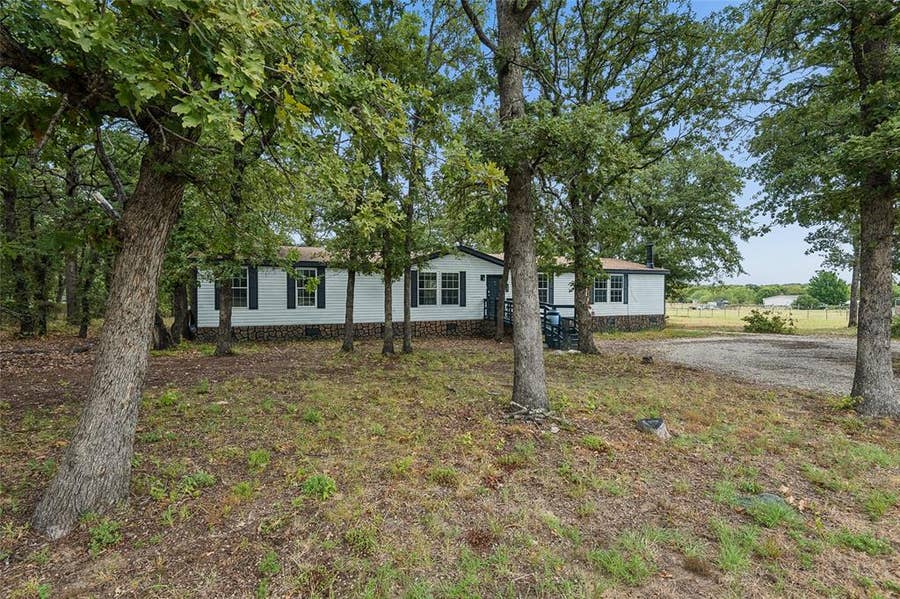 Property photo for 104 Arunda Court, Weatherford, TX