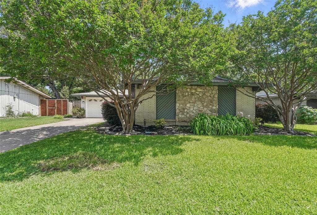 810 Greenhaven Drive, Richardson, TX 75080 810 Greenhaven Drive, Richardson, TX 75080
