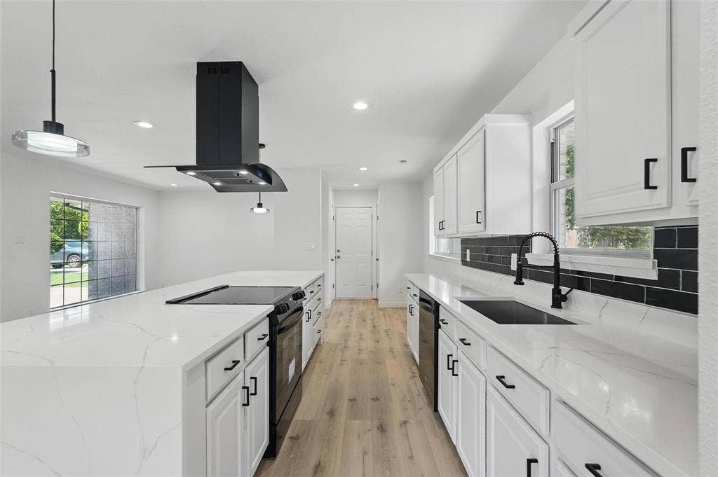 810 Greenhaven Drive, Richardson, TX 75080 810 Greenhaven Drive, Richardson, TX 75080