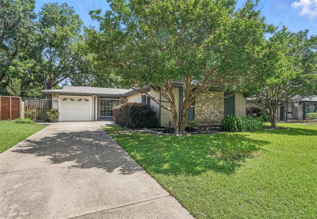 810 Greenhaven Drive, Richardson, TX 75080 Wonderful Greenwood Hills location, quiet interior lot, attached garage, large backyard.