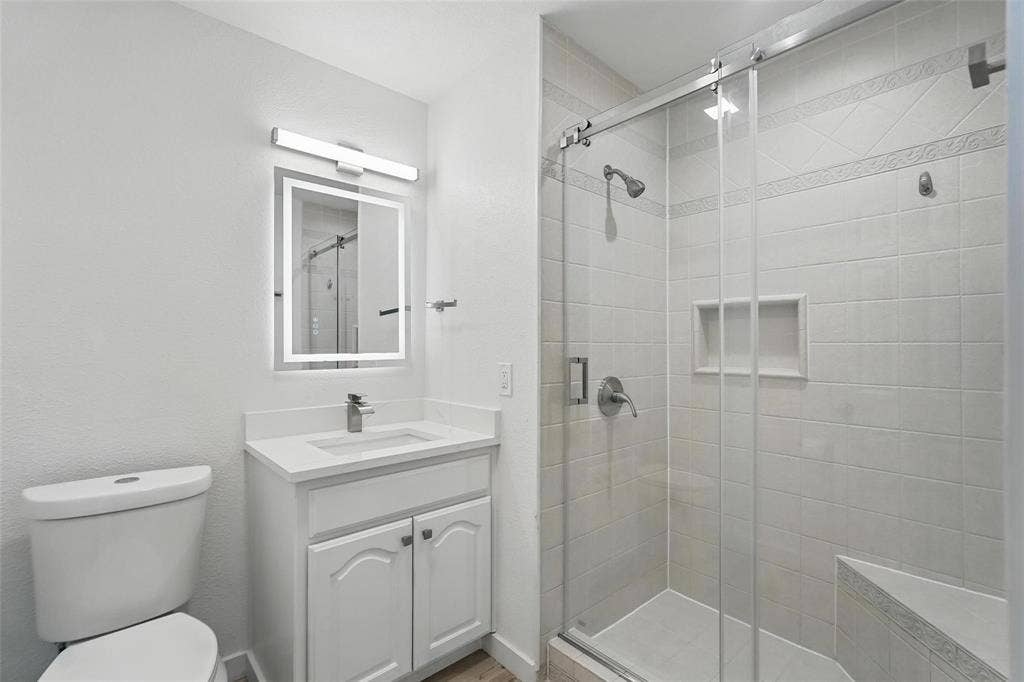 810 Greenhaven Drive, Richardson, TX 75080 Updated Primary Bathroom