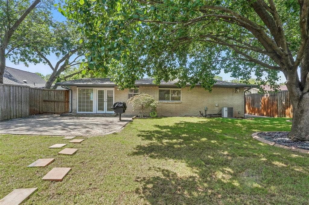 810 Greenhaven Drive, Richardson, TX 75080 Large fenced yard with sprinkler system
