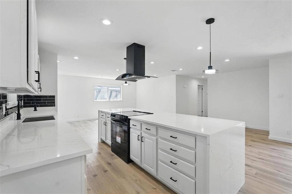 810 Greenhaven Drive, Richardson, TX 75080 810 Greenhaven Drive, Richardson, TX 75080