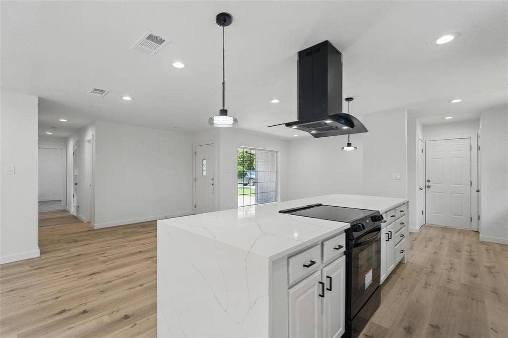 810 Greenhaven Drive, Richardson, TX 75080 810 Greenhaven Drive, Richardson, TX 75080