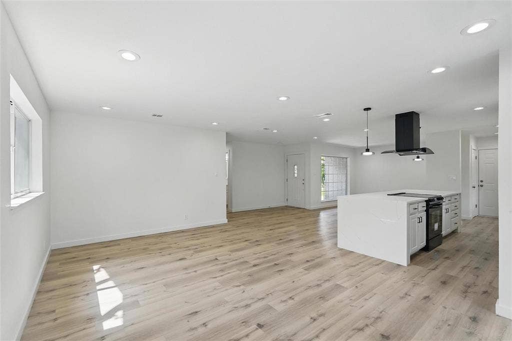 810 Greenhaven Drive, Richardson, TX 75080 810 Greenhaven Drive, Richardson, TX 75080