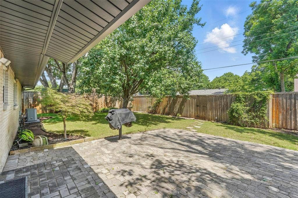 810 Greenhaven Drive, Richardson, TX 75080 Large fenced yard with sprinkler system