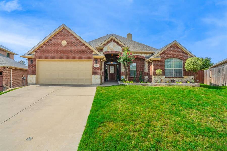 Property photo for 1805 Vista Royale Court, Fort Worth, TX