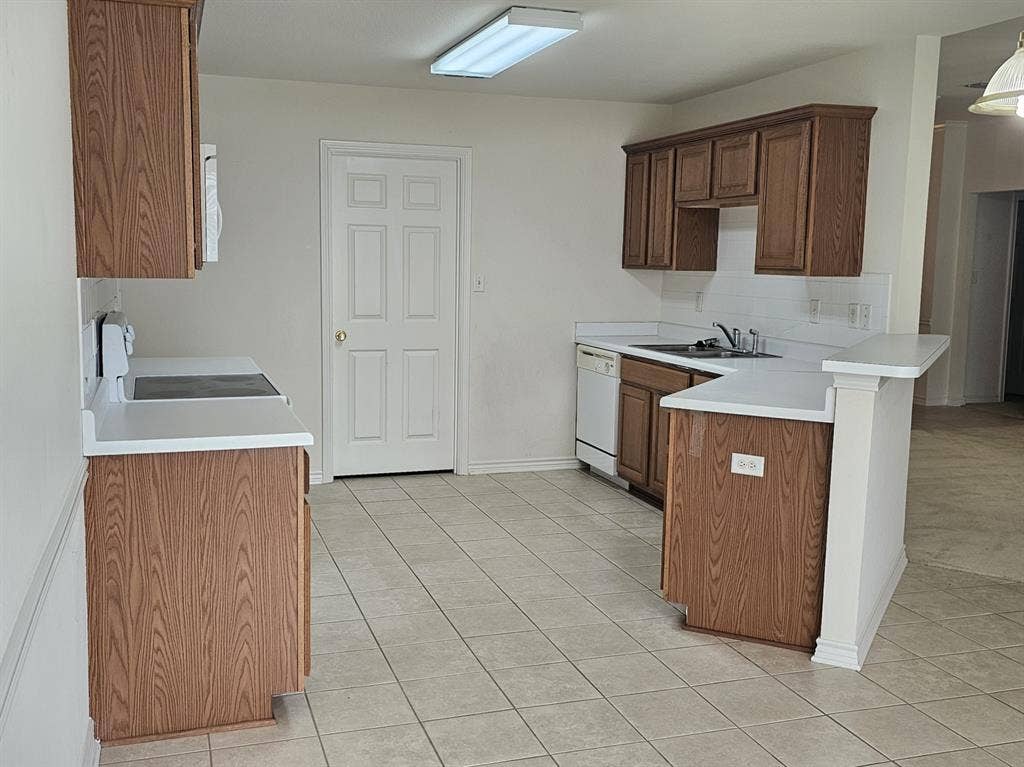 1521 Rice Road, #Z-101, Tyler, TX 75703 Built-in shelving for organized storage