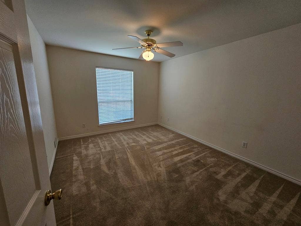 1521 Rice Road, #Z-101, Tyler, TX 75703 Neutral-toned walls complement the carpeted flooring