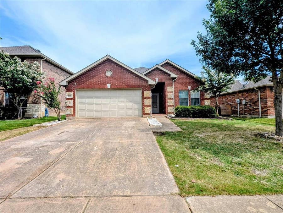 Property photo for 2221 Cavalry Drive, Fort Worth, TX