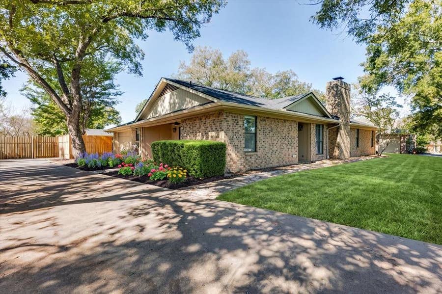 Property photo for 8105 Ravenswood Road, Granbury, TX