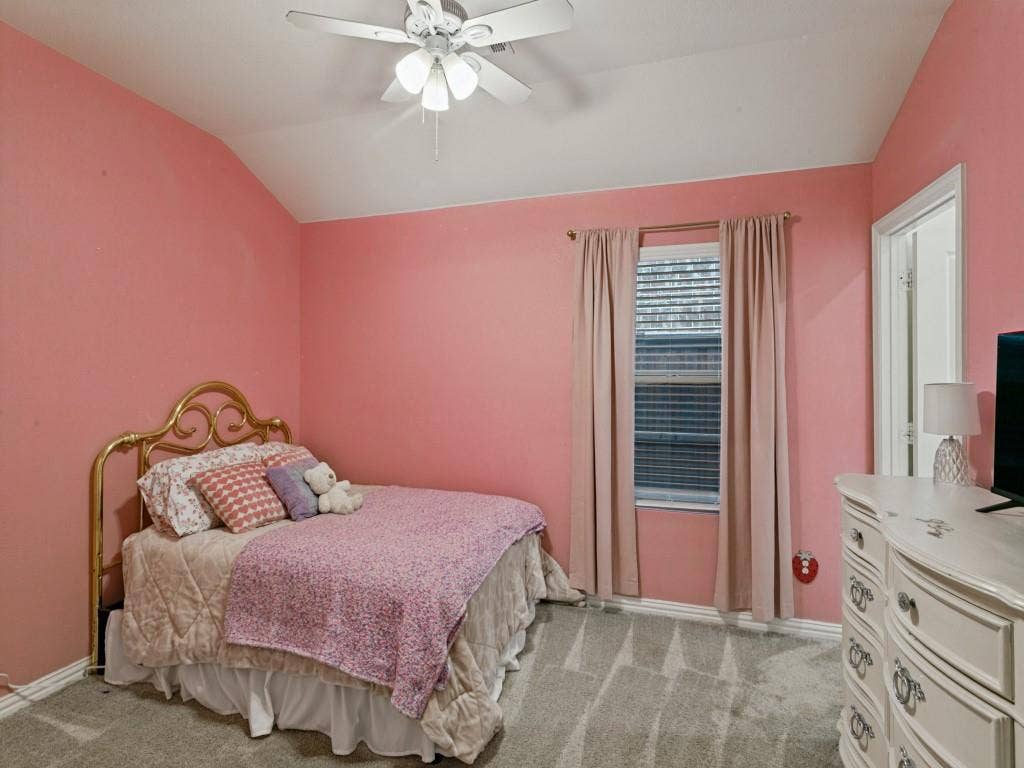5513 Baker Creek Road, Fort Worth, TX 76126 Vaulted ceiling with a ceiling fan, window with blinds and drapes, and carpeting